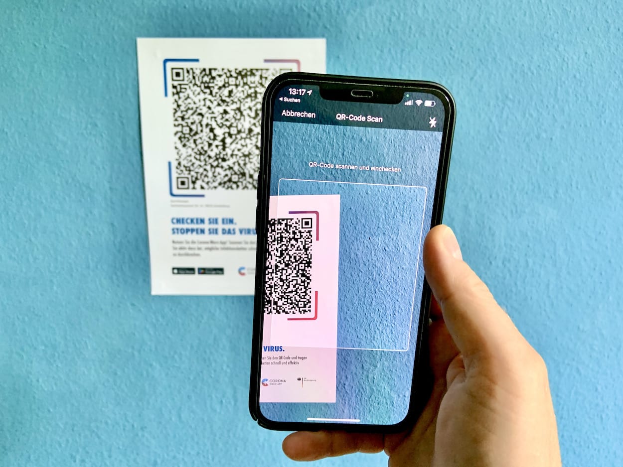Mit der Smartphone-Kamera scannen.